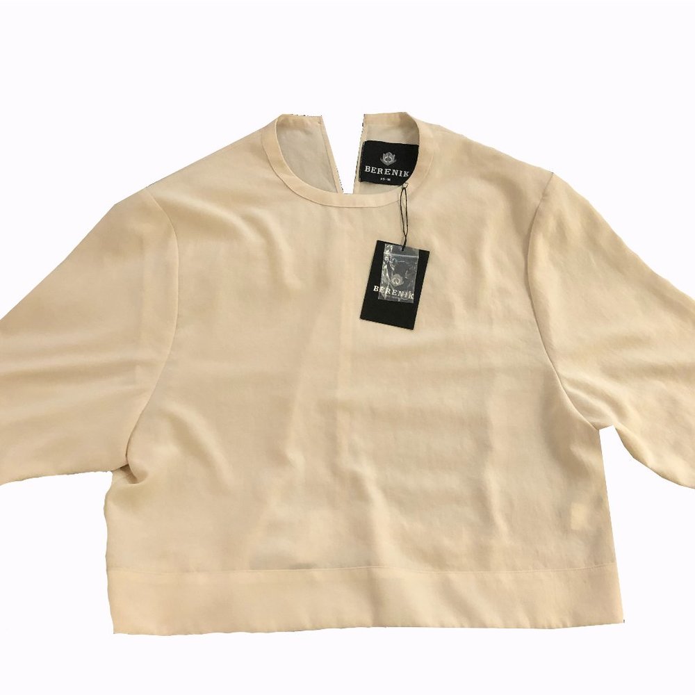 Berenik NWT cream boxy top XS / M